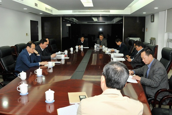 省住房城鄉建設廳黨組書記顧小平主持召開廳黨組會議，專題學習黨的十八屆六中全會精神